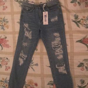 boyfriend relaxed fit jeans from F21 :)